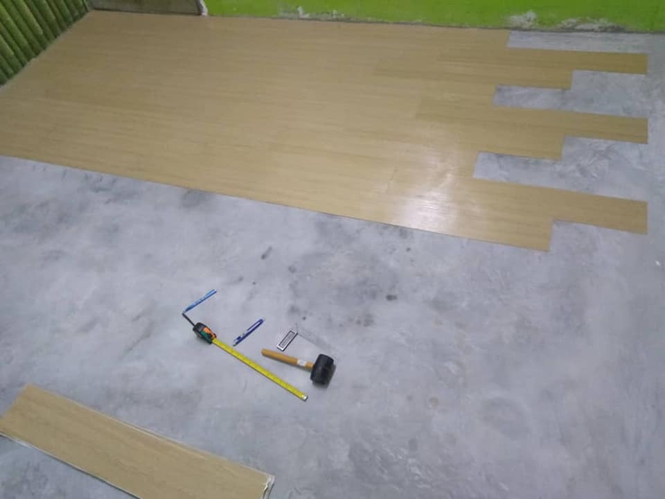 cara deko bilik kecil guna vinyl floor dan wainscoting